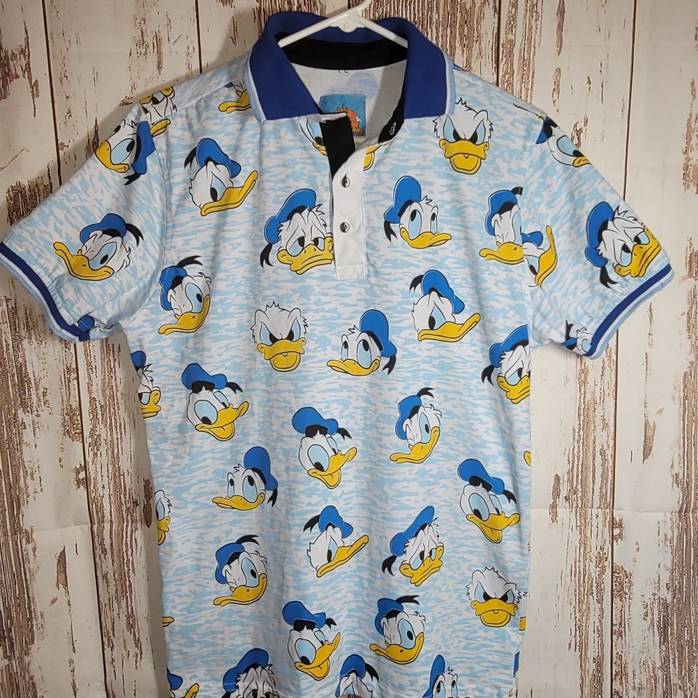 Men's Donald Duck Short Sleeve polo style shirt- EUC